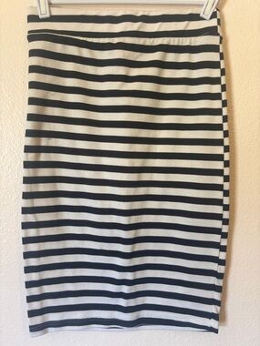 Womanβs Y2K Black and White Striped Pencil Skirt, Size S